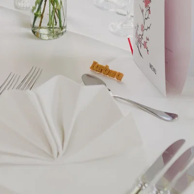 Bảng tên để bàn tùy biến (Customizable place card)