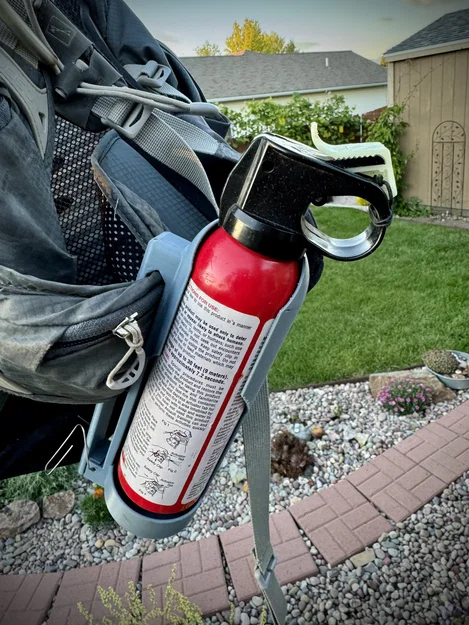 Bao đeo Bear Spray kẹp dây balo (Bear spray holster) - Image 1