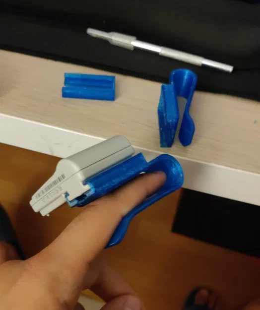 Kẹp che nắng xe UnipolMove (DESCRIPTION) - Image 1