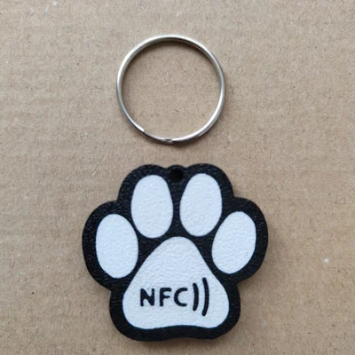 Móc khóa NFC hình bàn chân chó