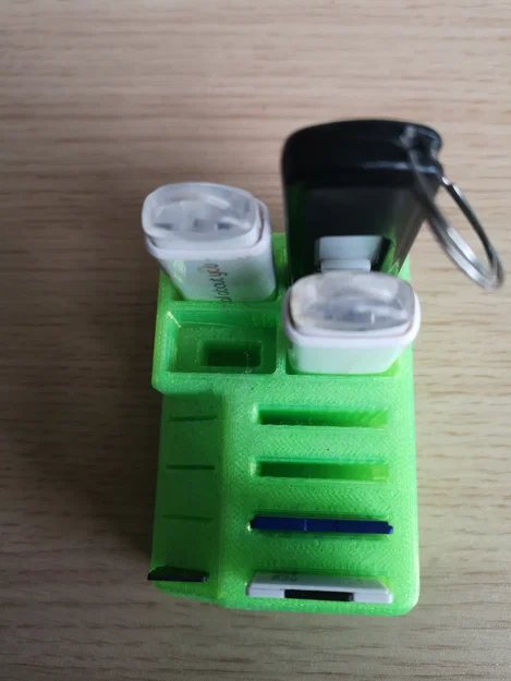 Khay Đựng USB và Thẻ Nhớ 3D - Gọn Gàng, Tiện Lợi Cho Bàn Làm Việc - Image 1