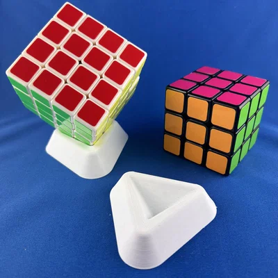 Đế dựng Rubik hình tam giác - Giá đỡ trưng bày đơn giản, tinh tế