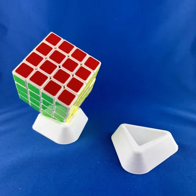 Đế dựng Rubik hình tam giác - Giá đỡ trưng bày đơn giản, tinh tế