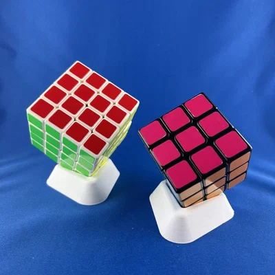 Đế dựng Rubik hình tam giác - Giá đỡ trưng bày đơn giản, tinh tế