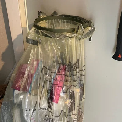 Giá treo túi rác gắn tường