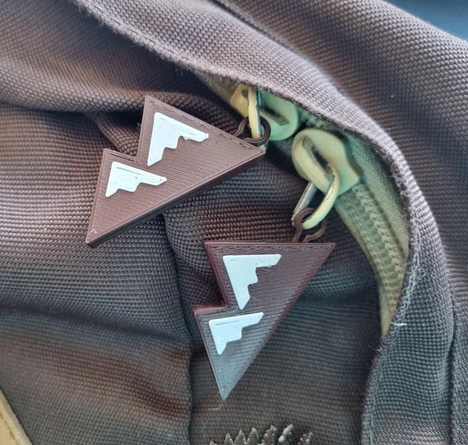 Móc khóa kéo hình ngọn núi (Mountain Zipper Tag) độc đáo - Image 1