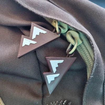 Móc khóa kéo hình ngọn núi (Mountain Zipper Tag) độc đáo