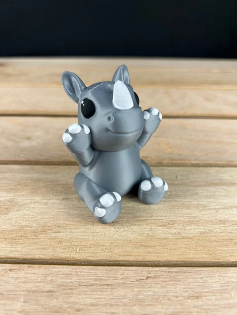 Tê giác cần một cái ôm (Rhinoceros Needs a Hug) - Image 1