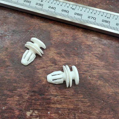 Kẹp gài tấm ốp xe (Car panel clip)