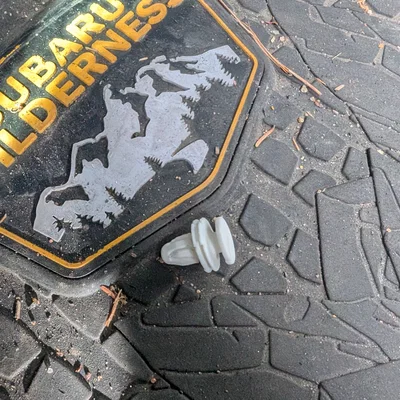 Kẹp gài tấm ốp xe (Car panel clip)