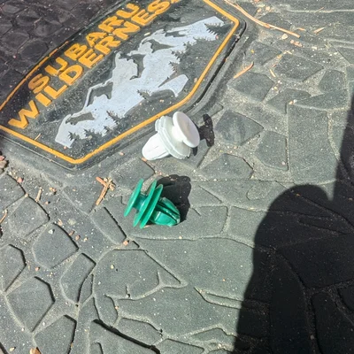 Kẹp gài tấm ốp xe (Car panel clip)