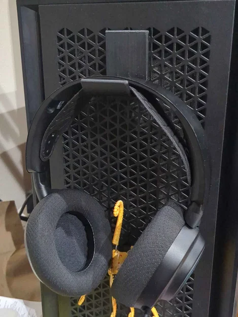 Móc treo tai nghe gắn lưới tam giác cho case máy tính Corsair - Image 1