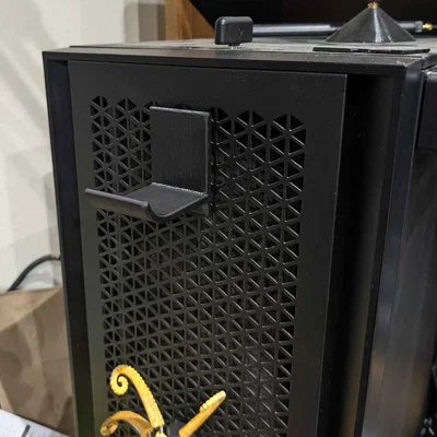 Móc treo tai nghe gắn lưới tam giác cho case máy tính Corsair