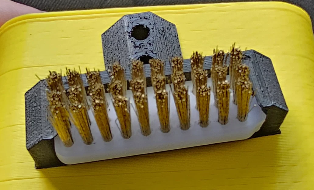 Gá kẹp bàn chải Voron Trident (cơ chế ma sát, không dùng ốc vít) - Image 1