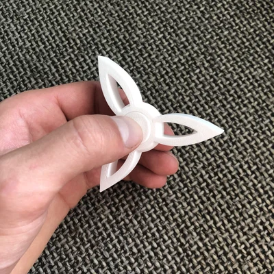 Fidget Spinner: Đồ chơi xoay tay in 3D cực đơn giản và thú vị