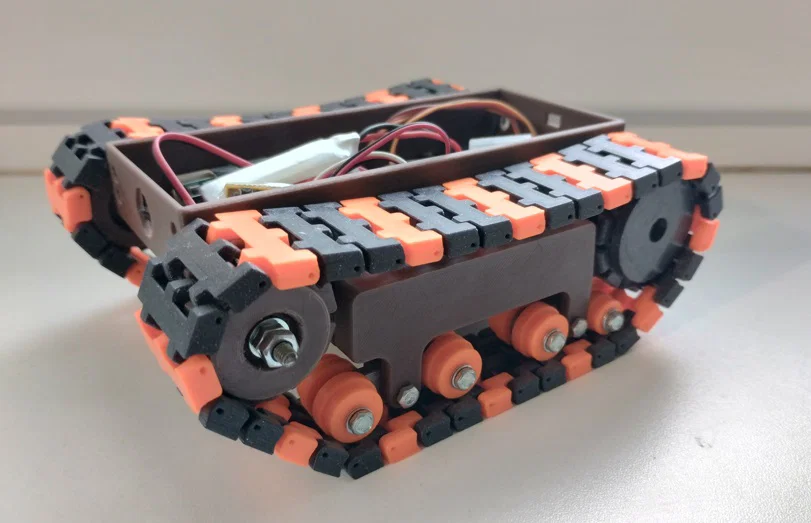 Robot xe tăng điều khiển từ xa (RC) tự lắp ráp bằng in 3D - Image 1