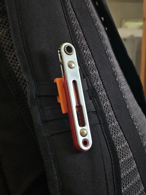 Kẹp balo nam châm đa năng (Universal Magnetic Backpack Clip) - Image 6
