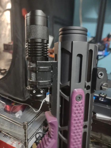 Ngàm gắn đèn pin 21mm cho thanh rail M-LOK (tiết kiệm, bền đẹp) - Image 1