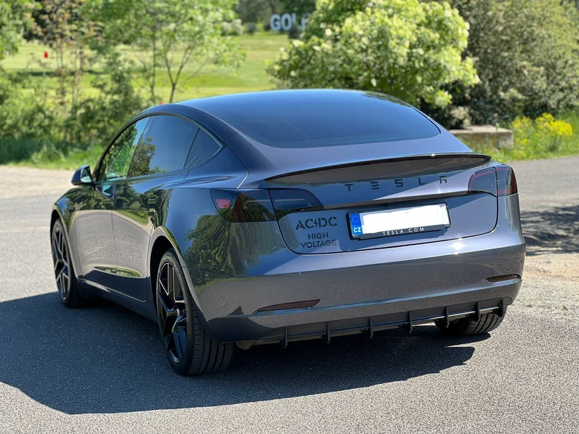 Ốp khuếch tán cản sau (rear bumper diffuser) cho TESLA Model 3 - Image 1