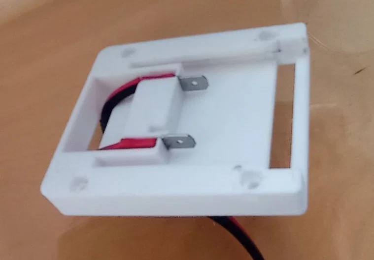 Đế chuyển đổi pin Einhell tích hợp lỗ vít M3 chắc chắn - Image 1