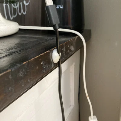 Kẹp giữ dây USB