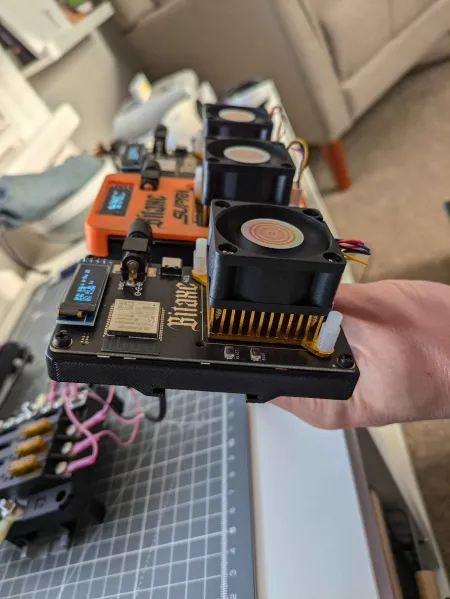 Giá đỡ Bitaxe gắn thanh ray DIN cho máy đào Bitcoin chuyên nghiệp - Image 5