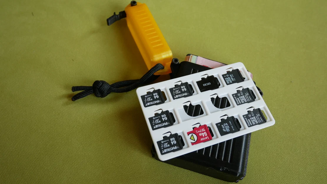 Khay Đựng Thẻ microSD Kích Thước Thẻ Tín Dụng - Image 1