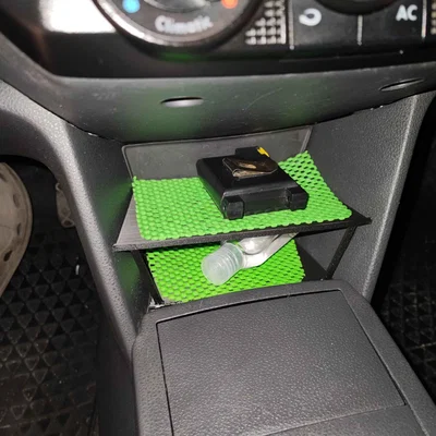 Kệ Để Đồ Bảng Điều Khiển Trung Tâm Tối Ưu Cho VW Polo 9N