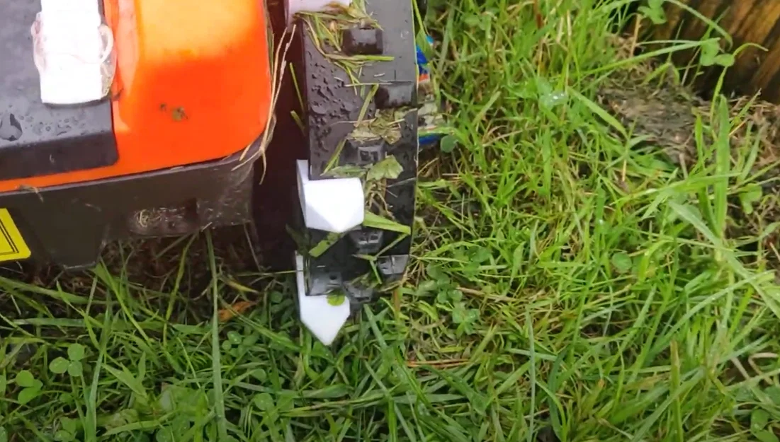 Yardforce Classic 500 Wheel Spikes - Image 8