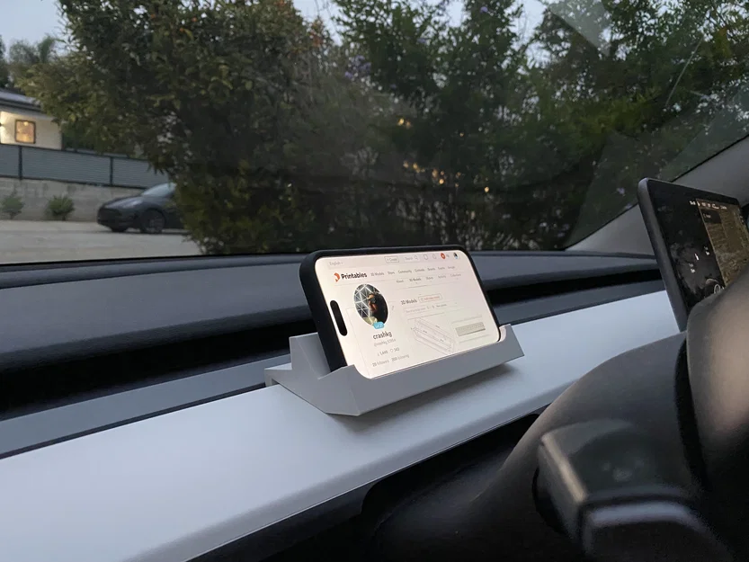 Gá taplo Tesla Model 3 cho iPhone 15 Pro Max (có ốp lưng) - Image 1