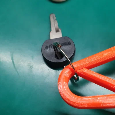 🔏 Carabiner có vách ngăn + móc khóa (Partitioned Carabiner + lock hook)
