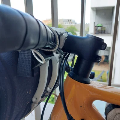 Gá đỡ túi ghi-đông (Handlebar bag support)