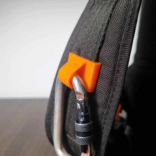 Giá đỡ Carabiner cho Balo - Image 1