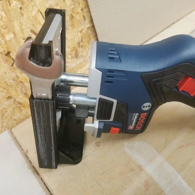 Giá treo tường cho máy phay cạnh Bosch GKF 12V tích hợp gài cờ-lê
