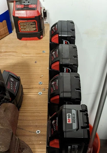 Kẹp gắn pin Milwaukee M18 dạng Clip-In (Battery Mount Clip-In) - Image 2