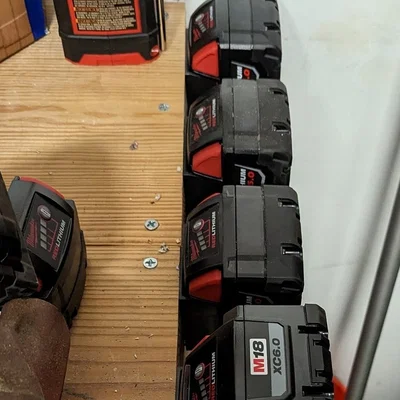 Kẹp gắn pin Milwaukee M18 dạng Clip-In (Battery Mount Clip-In)