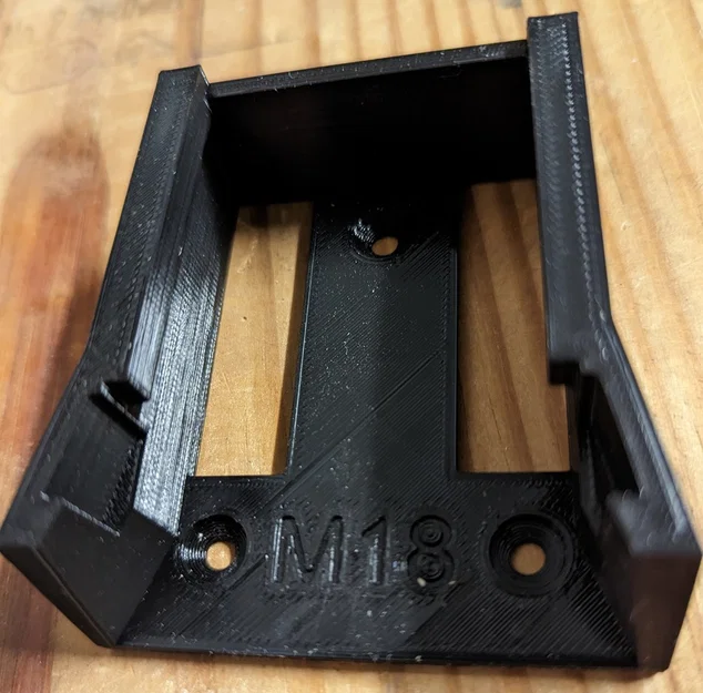 Kẹp gắn pin Milwaukee M18 dạng Clip-In (Battery Mount Clip-In) - Image 3