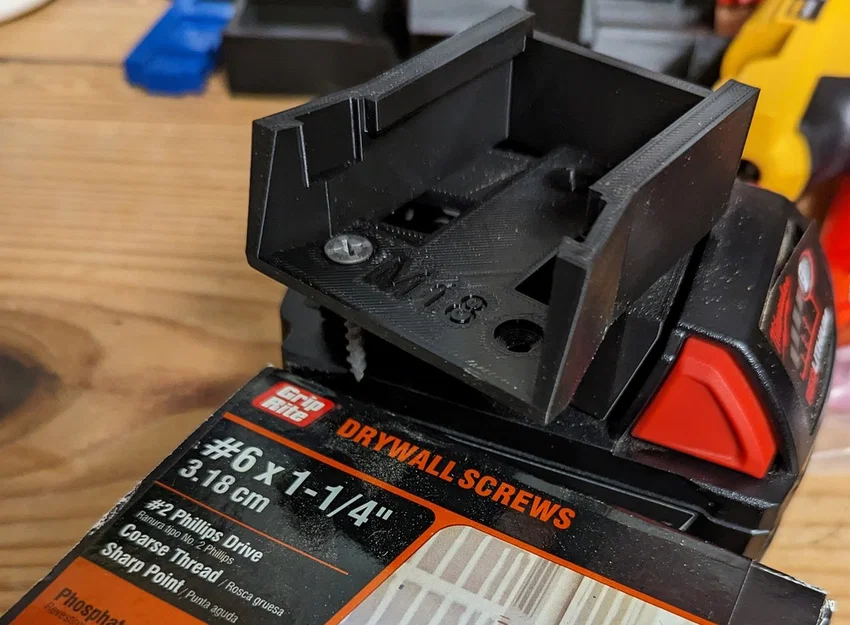 Kẹp gắn pin Milwaukee M18 dạng Clip-In (Battery Mount Clip-In) - Image 6