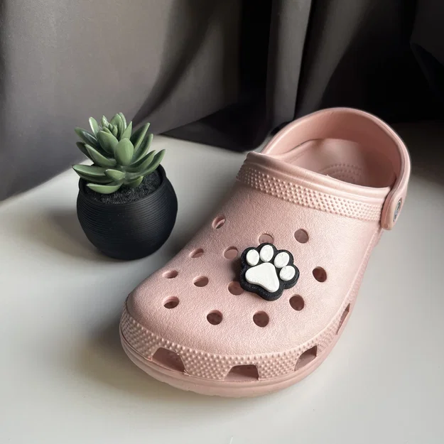 Mẫu in 3D charm hình dấu chân cún cho dép Croc cực đáng yêu - Image 1