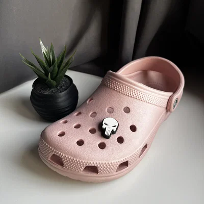 Phụ kiện trang trí dép Croc hình đầu lâu Punisher in 3D cá tính