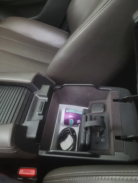 Khay tổ chức đồ dùng bệ tì tay cho Mazda 6 (đời 2019+) - Image 1