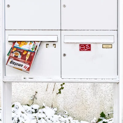 Bảng “Keine Werbung” cho hộp thư (Briefkasten)