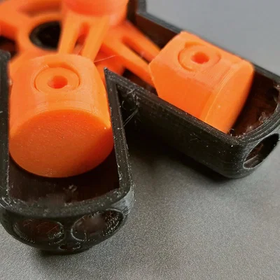 V-Engine KeyRing V2.0 – Móc khóa động cơ chữ V có piston chuyển động
