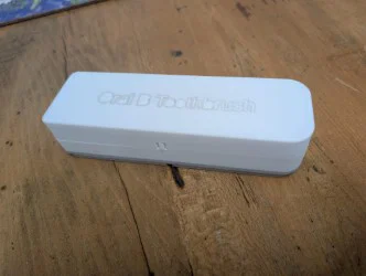 Hộp đựng bàn chải Oral B khi đi du lịch (Oral B Toothbrush Travel Case) - Image 2