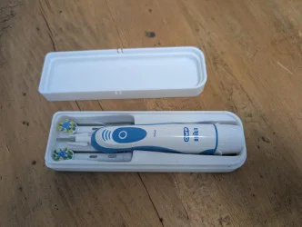 Hộp đựng bàn chải Oral B khi đi du lịch (Oral B Toothbrush Travel Case) - Image 3