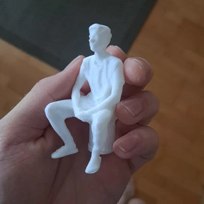 Mô hình tượng người đàn ông đang ngồi (Sitting man) để bàn