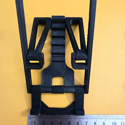 Kệ đỡ điện thoại gập, dễ nhả khớp (Print in Place)