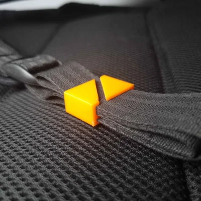 Giá giữ dây đeo balo (Backpack Strap Holder)