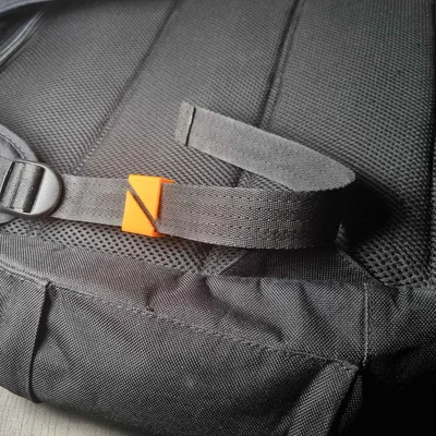 Giá giữ dây đeo balo (Backpack Strap Holder)