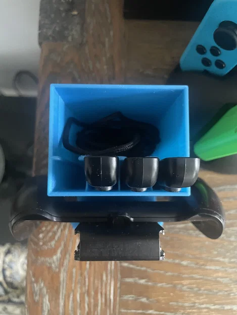 Kệ đỡ tay cầm Nintendo Switch và dây đeo Joy-Con - Image 3